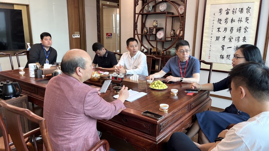 湛江市奋勇高新区副主任李虹飞一行领导莅临尊龙凯时集团指导