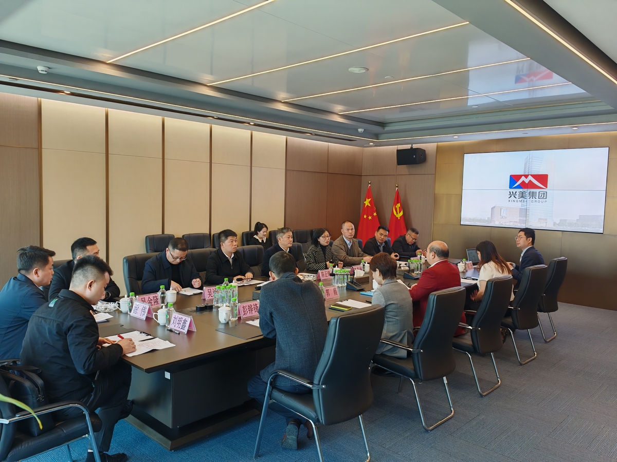 黔东南州人大常委会副主任、岑巩县委书记陈正锋率党政考察团莅临尊龙凯时集团考察交流