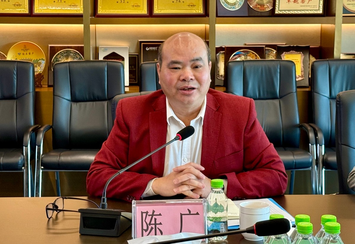 黔东南州人大常委会副主任、岑巩县委书记陈正锋率党政考察团莅临尊龙凯时集团考察交流