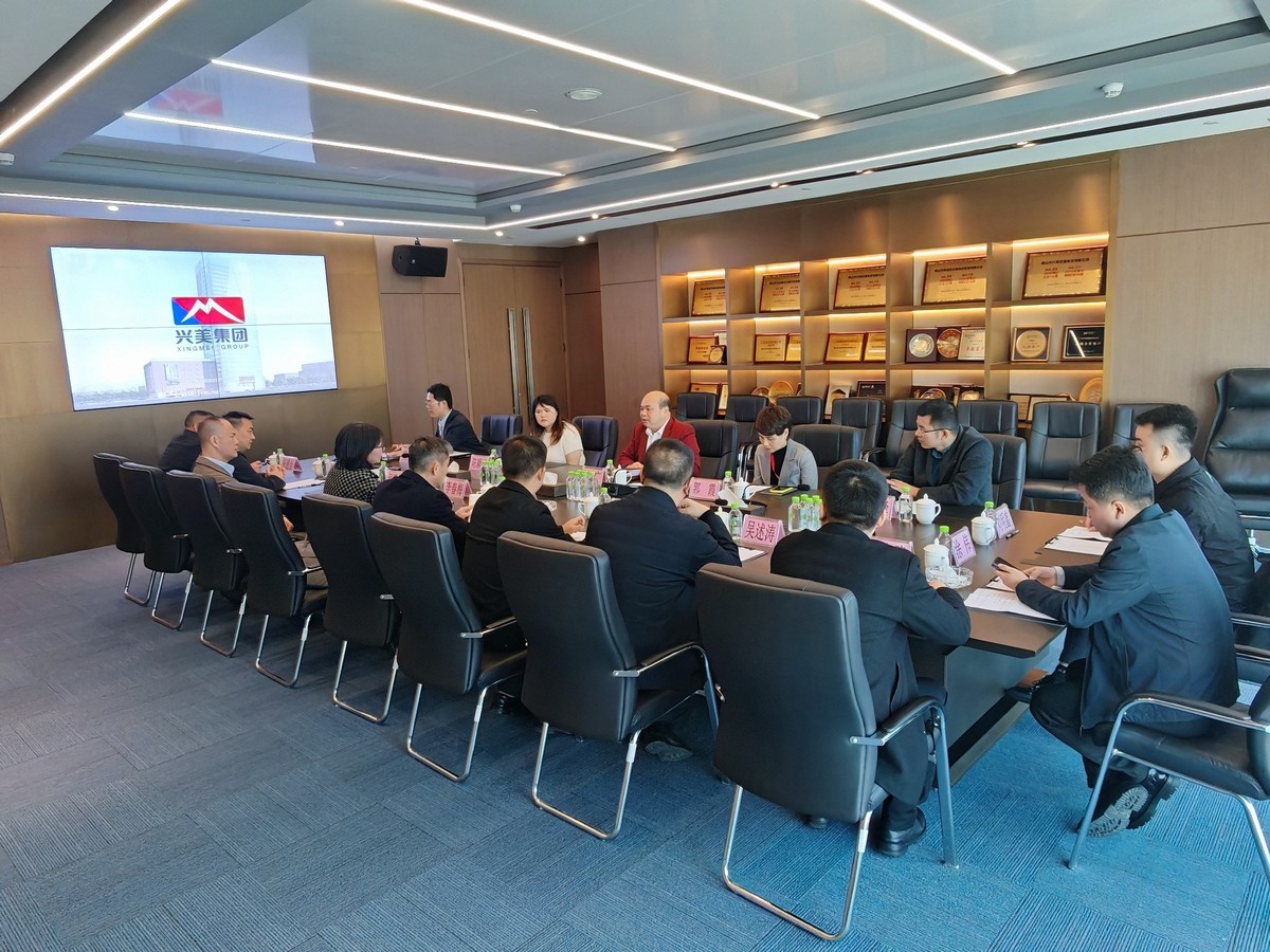 黔东南州人大常委会副主任、岑巩县委书记陈正锋率党政考察团莅临尊龙凯时集团考察交流