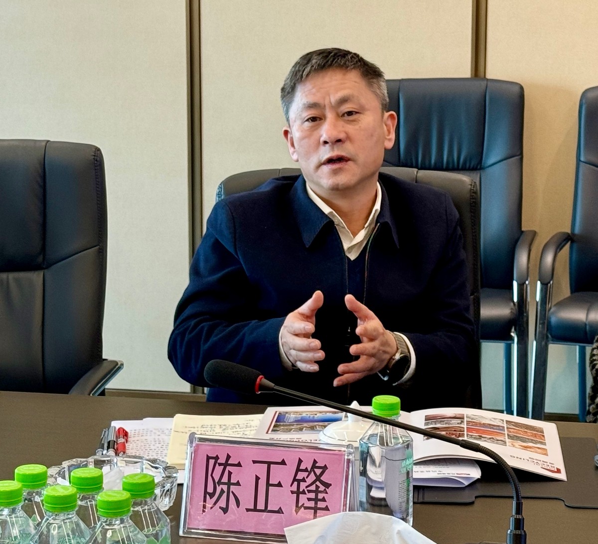 黔东南州人大常委会副主任、岑巩县委书记陈正锋率党政考察团莅临尊龙凯时集团考察交流